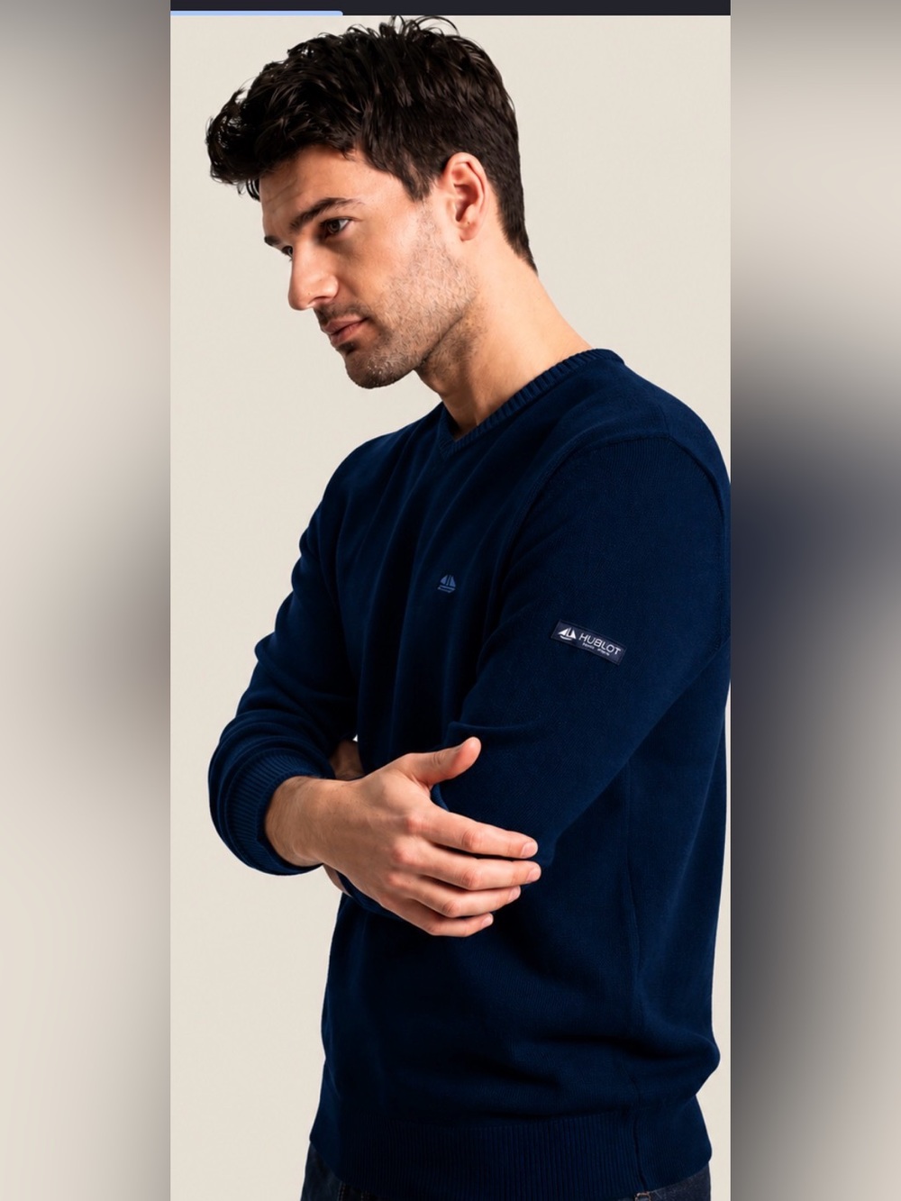 Hublot Mode Marine Men's Navy V-Neck Sweater with Subtle Logo